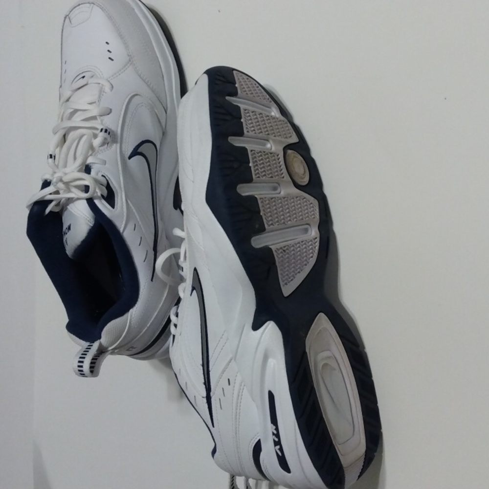 Nike - Picture 3 of 4
